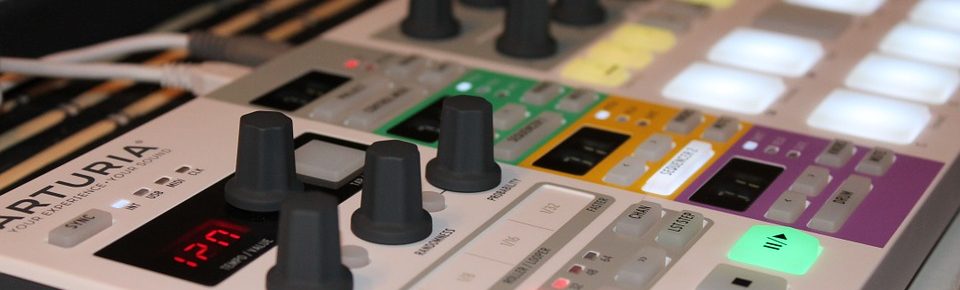synthesizer piano