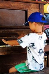 kind piano leren spelen