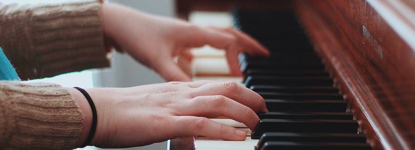 piano spelen handen