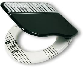 Een wc-bril met als thema piano spelen